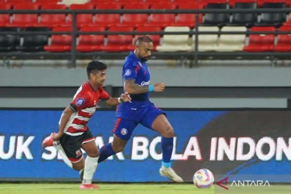 Arema FC Siap Gempur: Target 200 Persen Tiga Poin Melawan Persebaya
