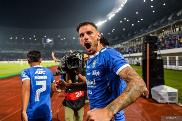 Klasemen Liga 1: Persib Mendekati Gelar Juara, Persija Jatuh Dari Empat Besar