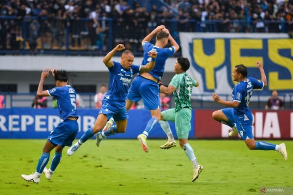 Tentang Vaksinasi untuk Seluruh Anggota Skuad Persib Bandung
