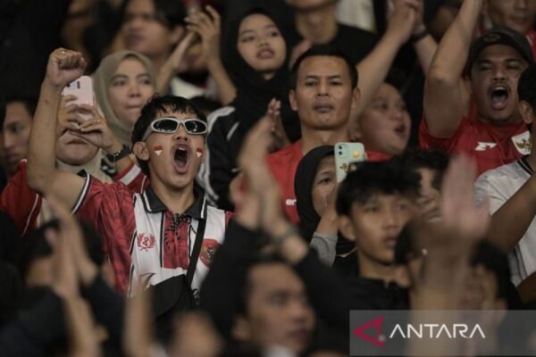Tentu! Berikut adalah beberapa alternatif judul untuk "God Bless dan Judika Bakar Semangat Penggemar Indonesia":

1. "Semangat Terbang Tinggi: God Bless dan Judika Mengguncang Indonesia"
2. "God Bless Bersama Judika: Membangkitkan Semangat Penggemar Tanah Air"
3. "Bakar Semangat! God Bless dan Judika Menginspirasi Penggemar di Indonesia"
4. "Energi Penuh: God Bless dan Judika Memompa Semangat Penggemar Indonesia"
5. "God Bless dan Judika: Duo Kekuatan yang Mengobarkan Semangat Penggemar"
6. "Ritme Semangat: God Bless dan Judika Hadir untuk Penggemar Indonesia"
7. "Menggetarkan Jiwa: God Bless dan Judika Bakar Semangat Para Penggemar"
8. "Pertunjukan Semangat: God Bless dan Judika Bersama Penggemar Indonesia"

Silakan pilih atau modifikasi sesuai kebutuhan!