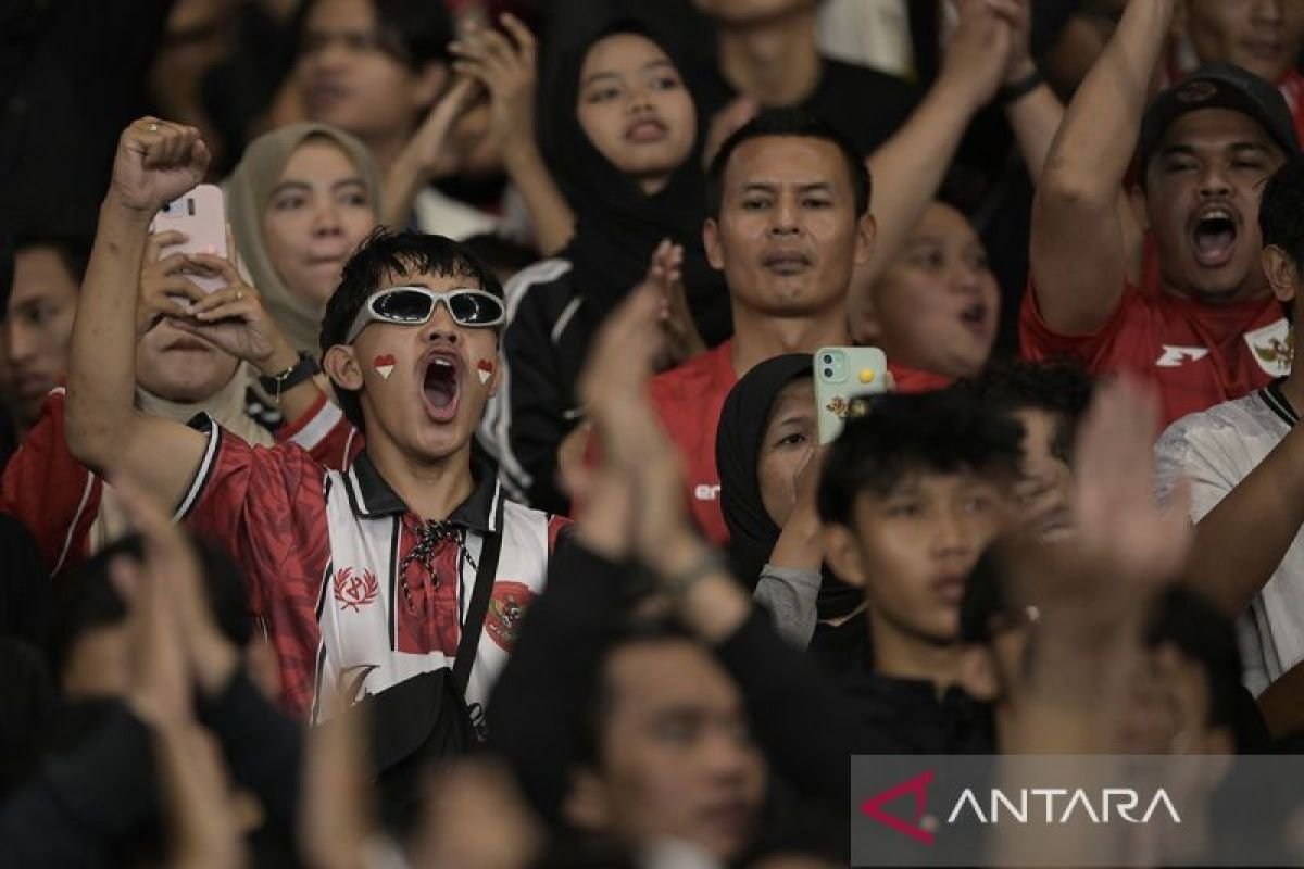 Tentu! Berikut adalah beberapa alternatif judul untuk "God Bless dan Judika Bakar Semangat Penggemar Indonesia":

1. "Semangat Terbang Tinggi: God Bless dan Judika Mengguncang Indonesia"
2. "God Bless Bersama Judika: Membangkitkan Semangat Penggemar Tanah Air"
3. "Bakar Semangat! God Bless dan Judika Menginspirasi Penggemar di Indonesia"
4. "Energi Penuh: God Bless dan Judika Memompa Semangat Penggemar Indonesia"
5. "God Bless dan Judika: Duo Kekuatan yang Mengobarkan Semangat Penggemar"
6. "Ritme Semangat: God Bless dan Judika Hadir untuk Penggemar Indonesia"
7. "Menggetarkan Jiwa: God Bless dan Judika Bakar Semangat Para Penggemar"
8. "Pertunjukan Semangat: God Bless dan Judika Bersama Penggemar Indonesia"

Silakan pilih atau modifikasi sesuai kebutuhan!