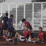 Berikut adalah beberapa alternatif judul untuk "Jens Raven dipastikan bisa bermain melawan Filipina":

1. "Jens Raven Siap Berlaga Melawan Filipina"
2. "Kabar Baik: Jens Raven Dikonfirmasi Tampil di Pertandingan Melawan Filipina"
3. "Jens Raven Dipastikan Ikut Serta dalam Pertandingan Melawan Filipina"
4. "Bola Kembali Menggulir: Jens Raven Siap Hadapi Filipina"
5. "Jens Raven Dapat Lampu Hijau untuk Pertandingan Melawan Filipina"
6. "Kehadiran Jens Raven di Pertandingan Melawan Filipina Dipastikan"
7. "Jens Raven: Skuad Lengkap untuk Pertandingan Kontra Filipina"

Silakan pilih atau modifikasi yang sesuai dengan kebutuhan Anda!