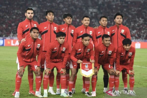 Vanenburg Umumkan 23 Pemain untuk Kualifikasi Piala Asia U-23 2026" 

Alternatif Judul:
"Tim U-23: Vanenburg Mengumumkan Daftar 23 Pemain untuk Kualifikasi Piala Asia 2026" 

atau 

"23 Pemain Dipilih Vanenburg untuk Kualifikasi Piala Asia U-23 2026
